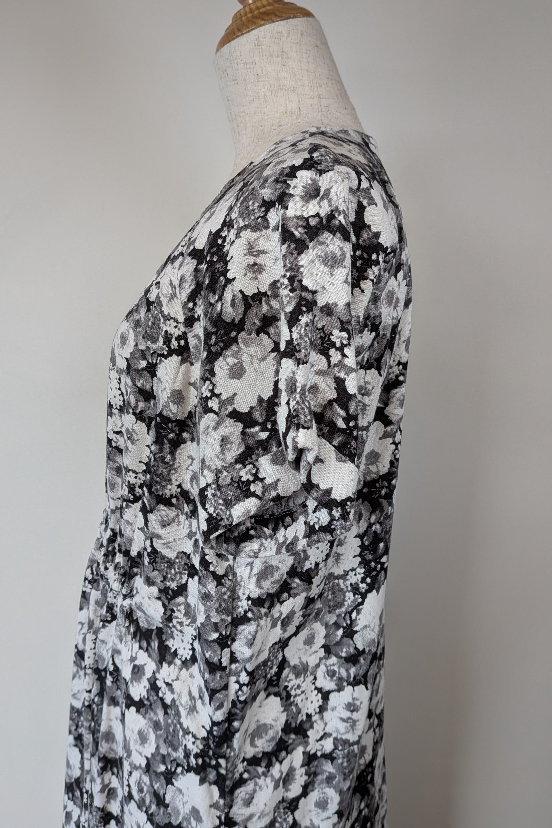 Veducci Linen Blend Floral Monochrome Dress Size 10