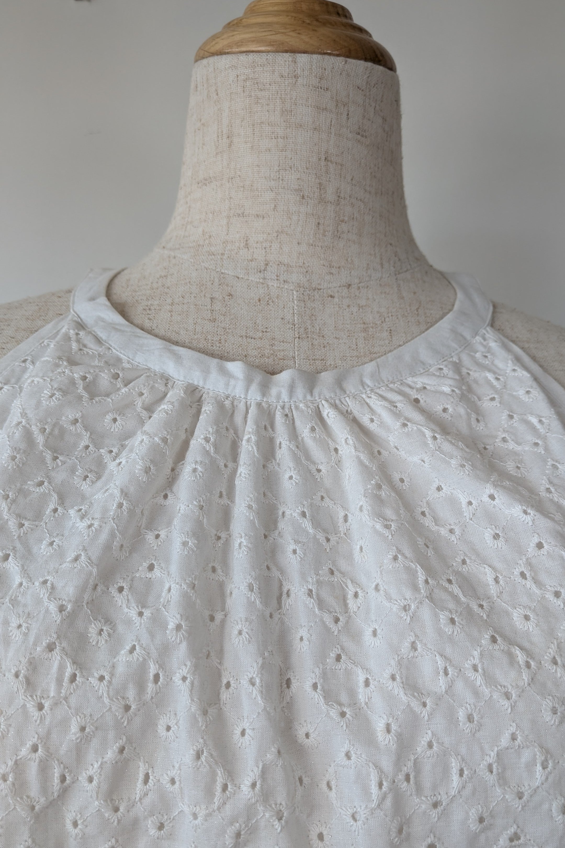 Inspyr Signature White Embroidered Halter Neck Dress Size 10 Brand New With Tags
