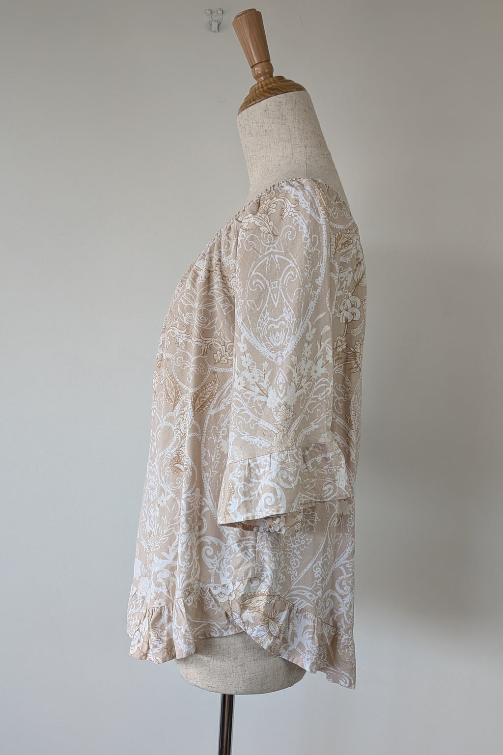 W Lane Linen Blend Beige & White Paisley Print Top Size 10