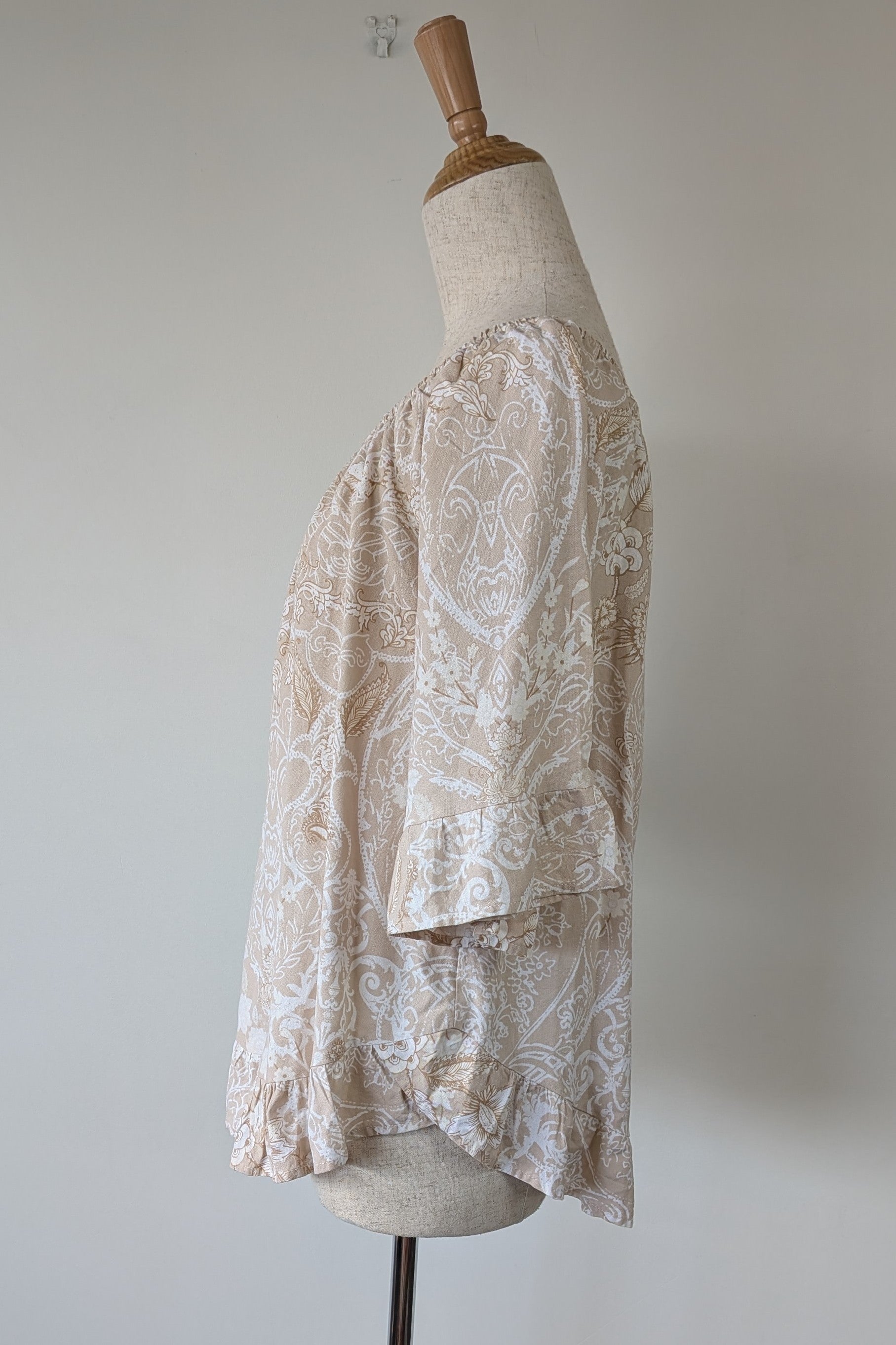 W Lane Linen Blend Beige & White Paisley Print Top Size 10