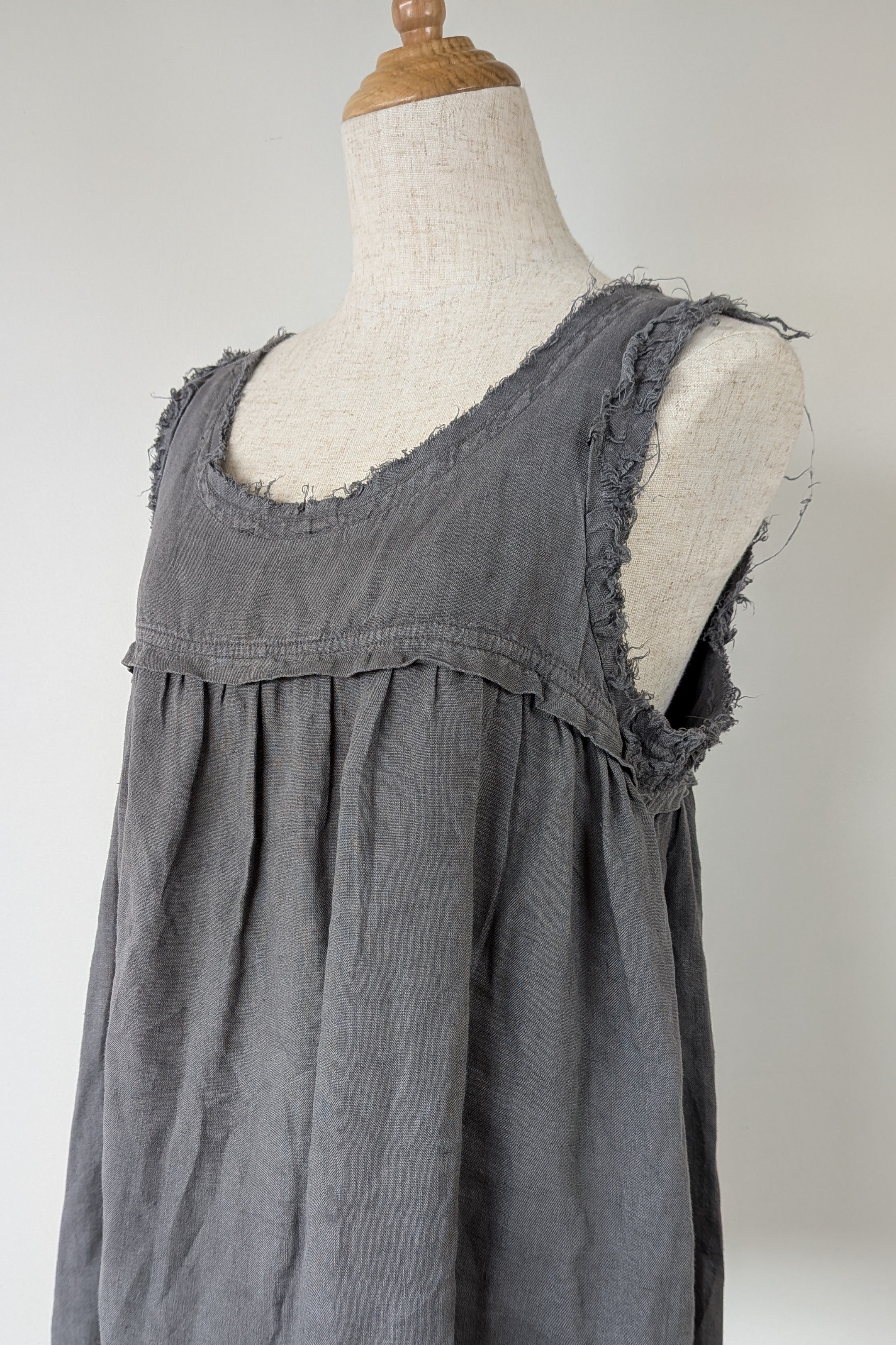 Montaigne Grey Pur Frayed Singlet Top in Linen Size S