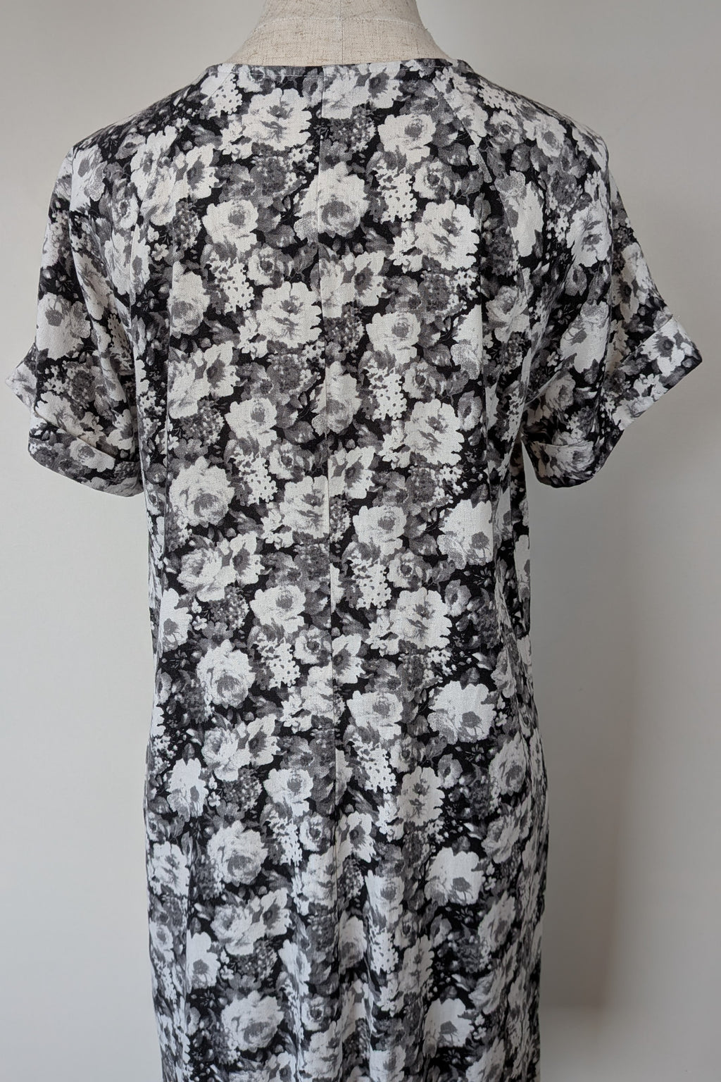 Veducci Linen Blend Floral Monochrome Dress Size 10