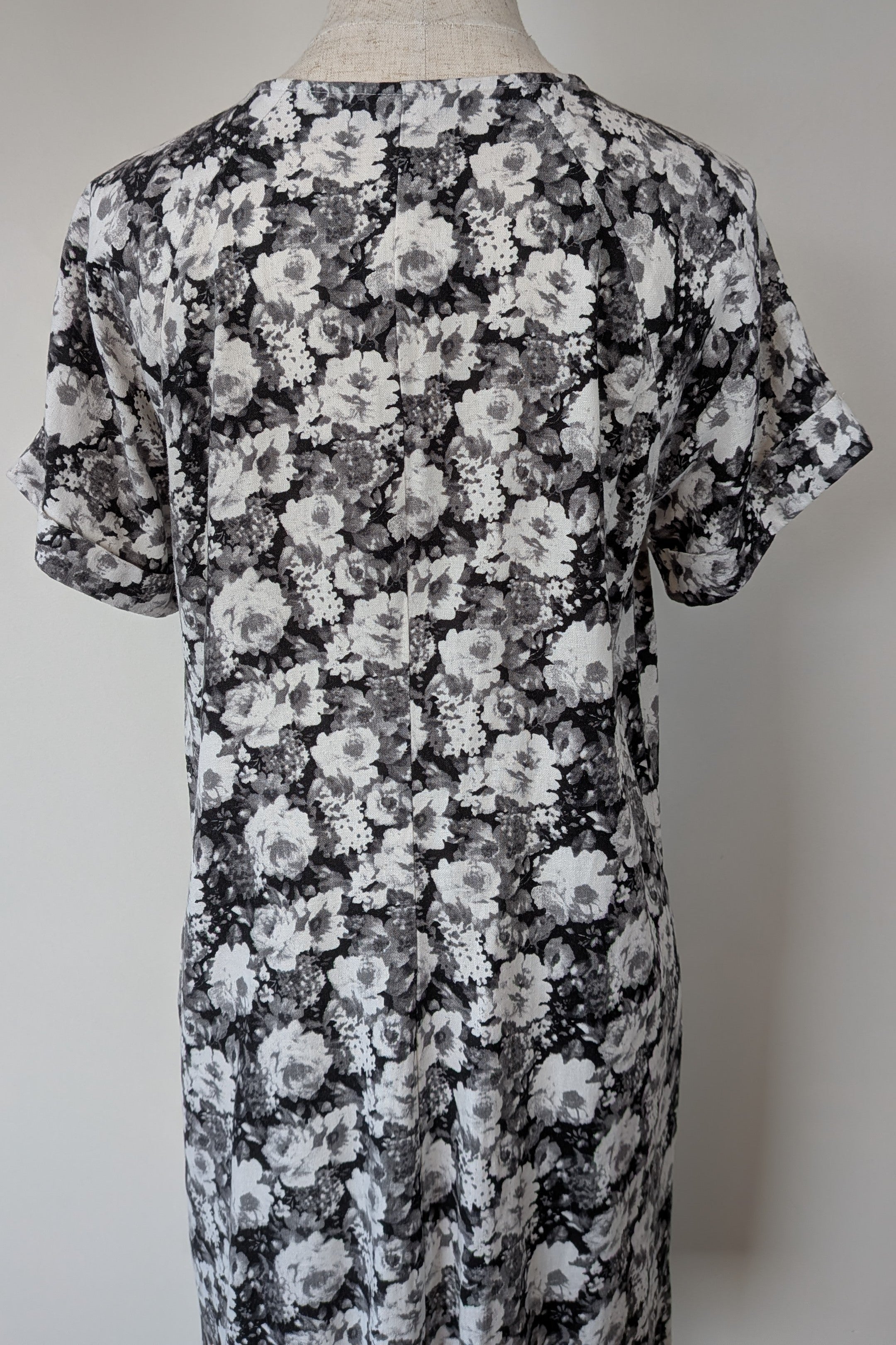 Veducci Linen Blend Floral Monochrome Dress Size 10