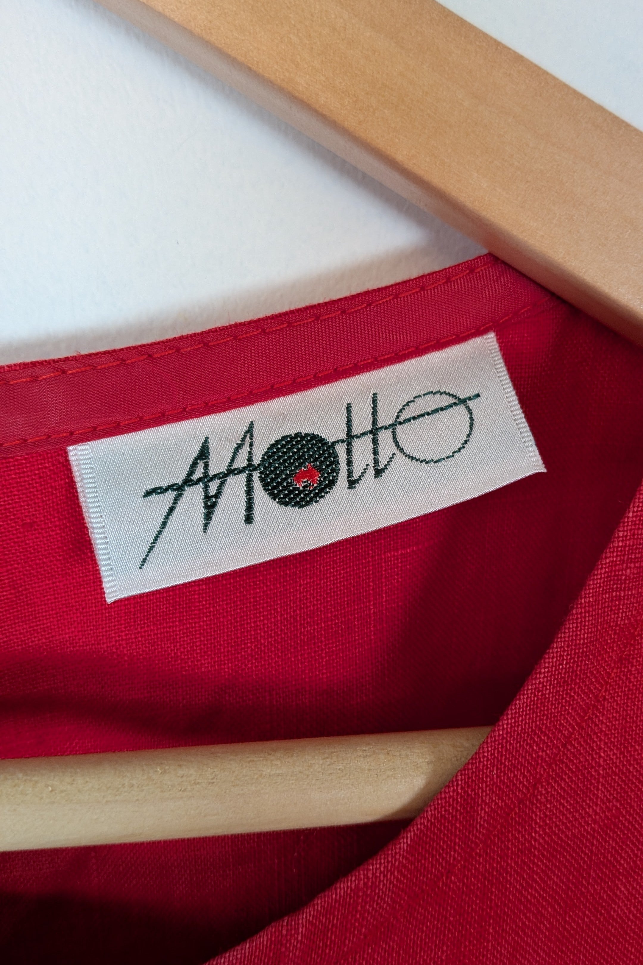 Vintage 90s Motto Red Sleeveless 100% Linen Shirt Size 16