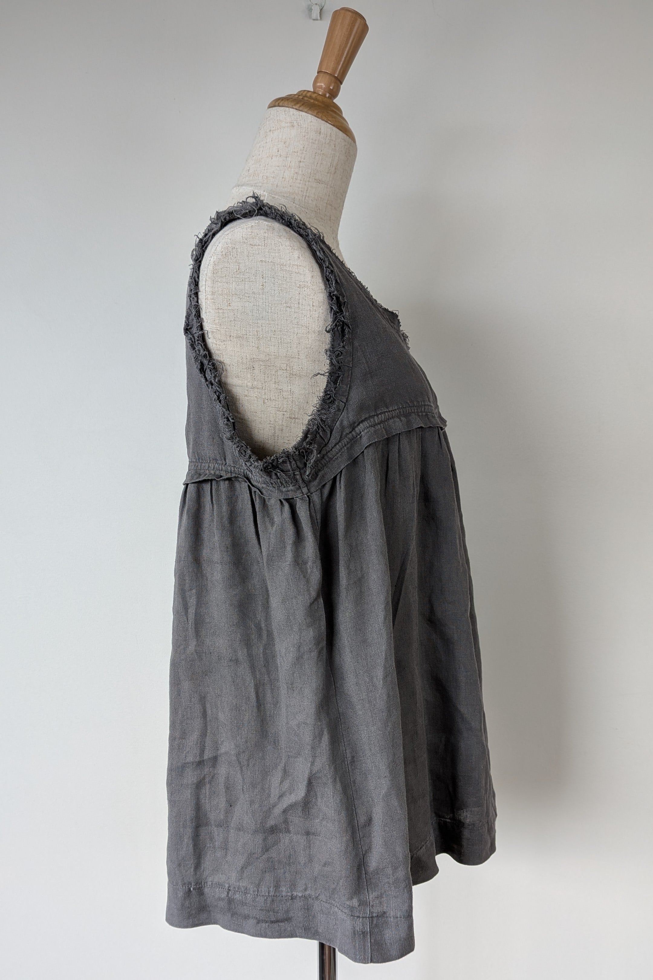 Montaigne Grey Pur Frayed Singlet Top in Linen Size S