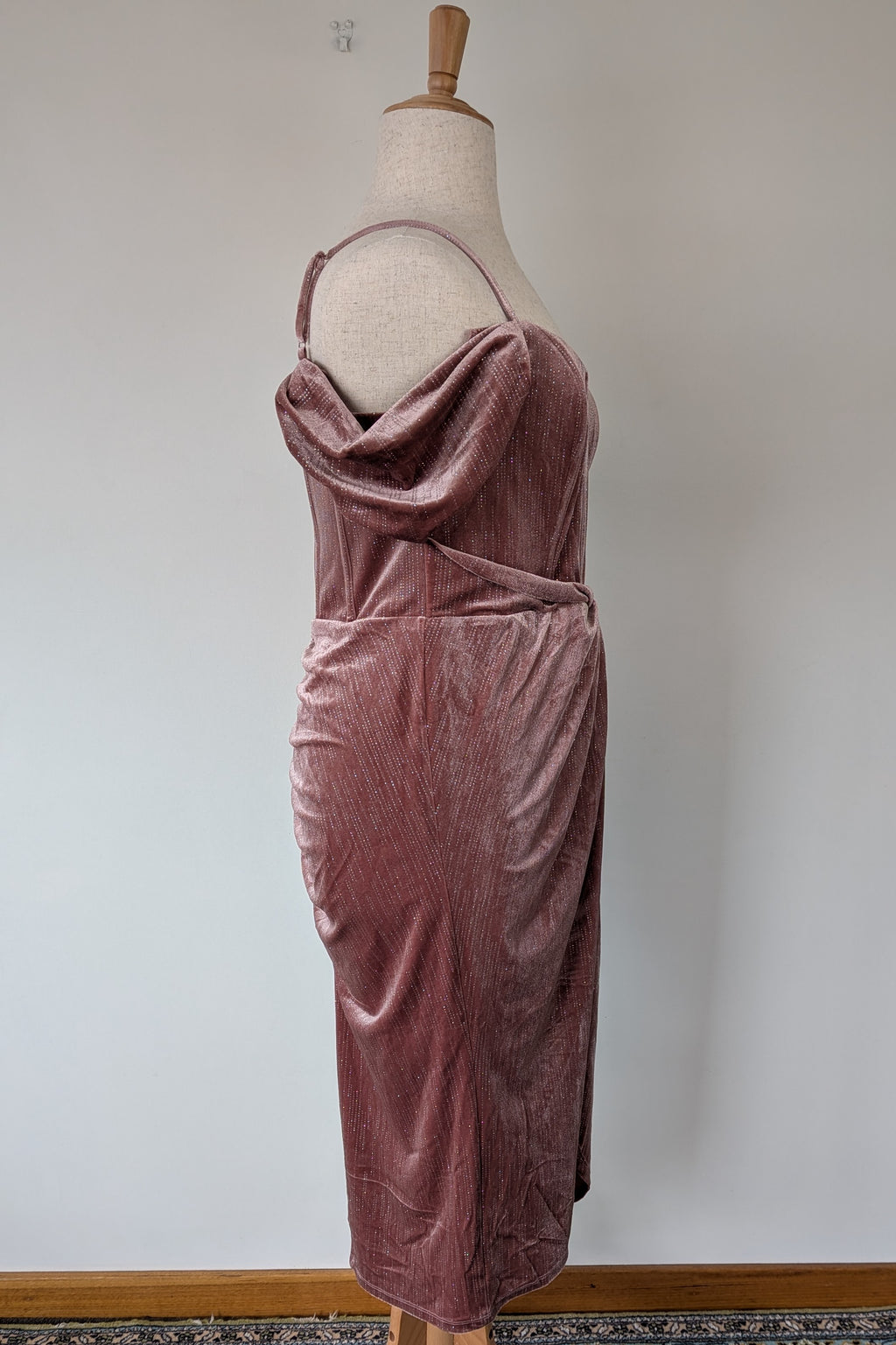 City Chic Jayla Cold Shoulder Velvet Rose Dress Size M