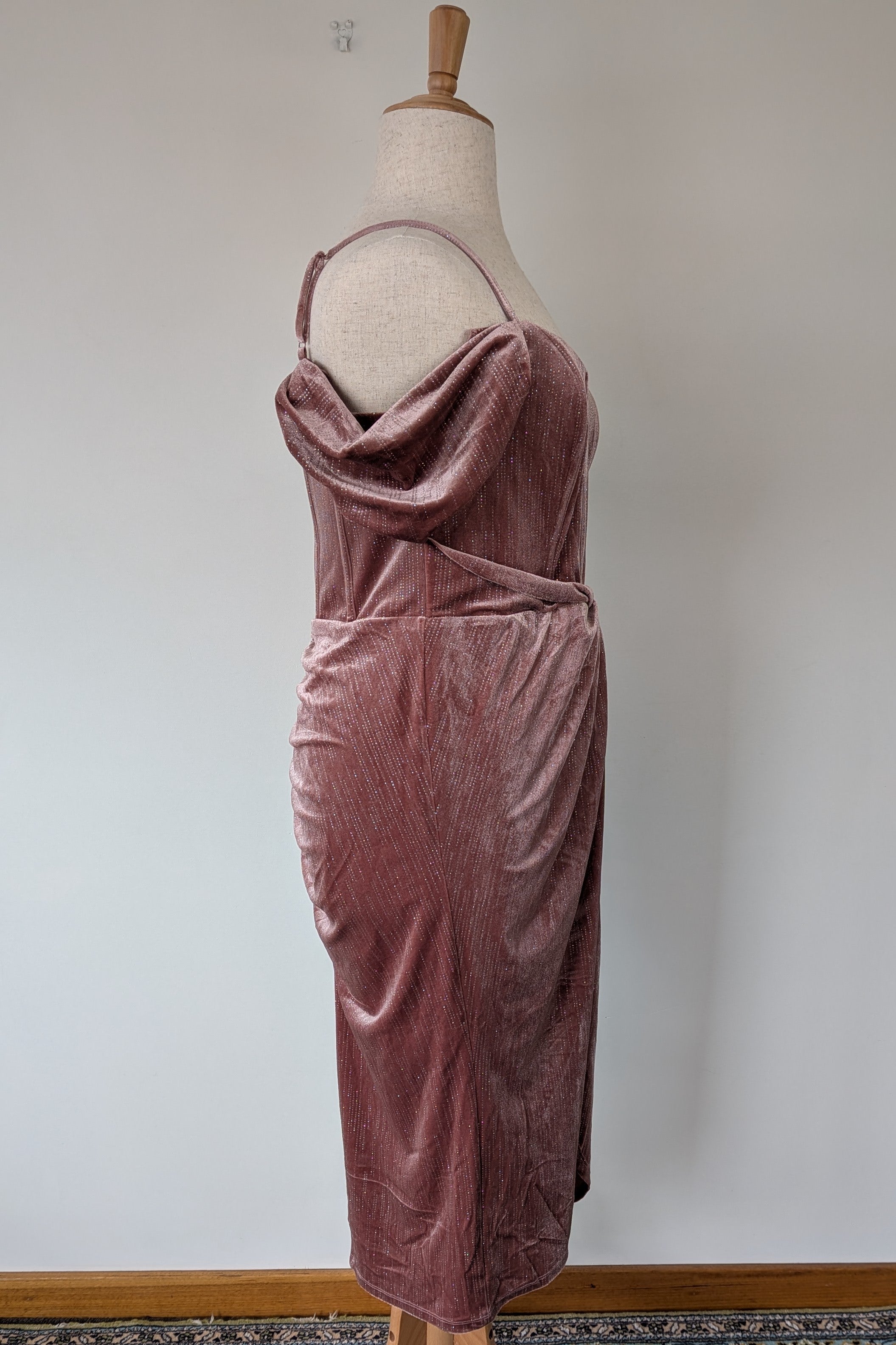 City Chic Jayla Cold Shoulder Velvet Rose Dress Size M