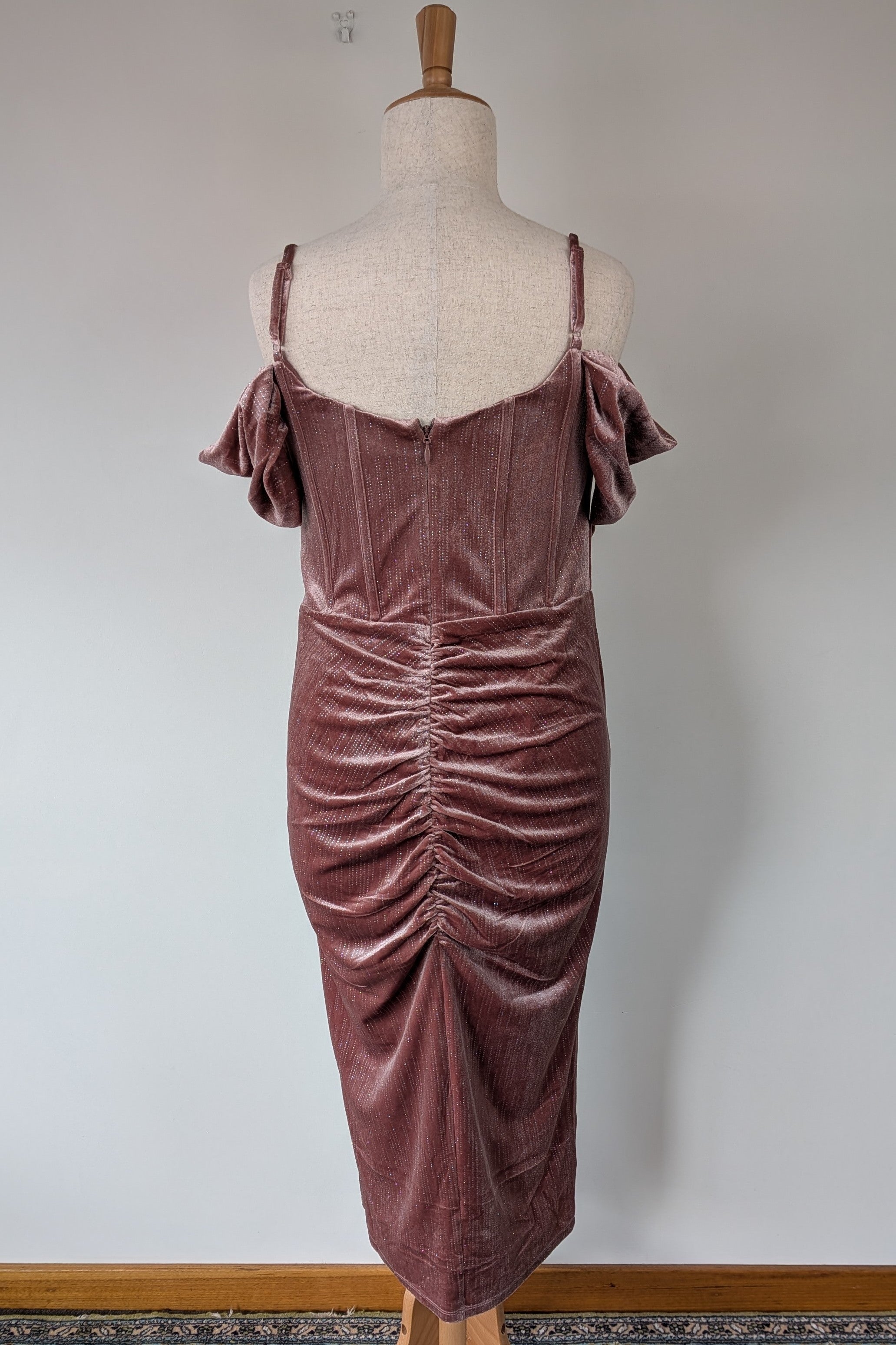 City Chic Jayla Cold Shoulder Velvet Rose Dress Size M