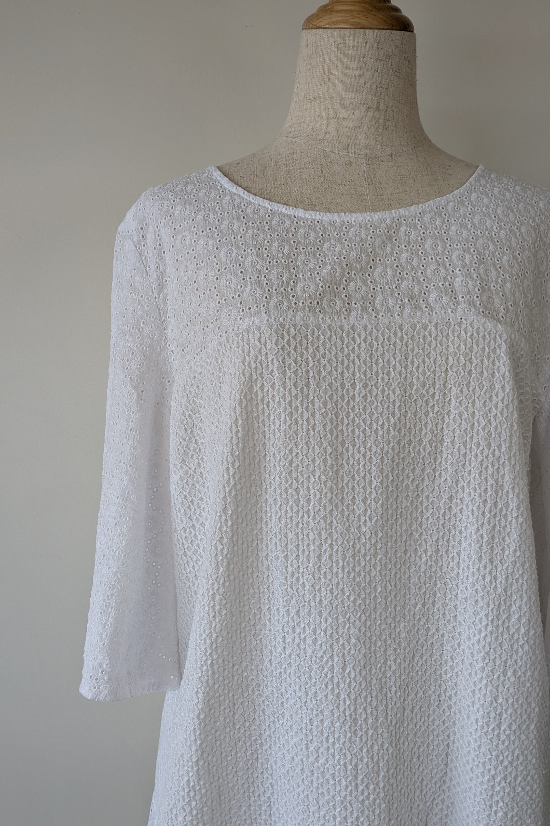 Blue Illusion 100% Organic Cotton White Embroidered Bell Sleeve Shirt Size M