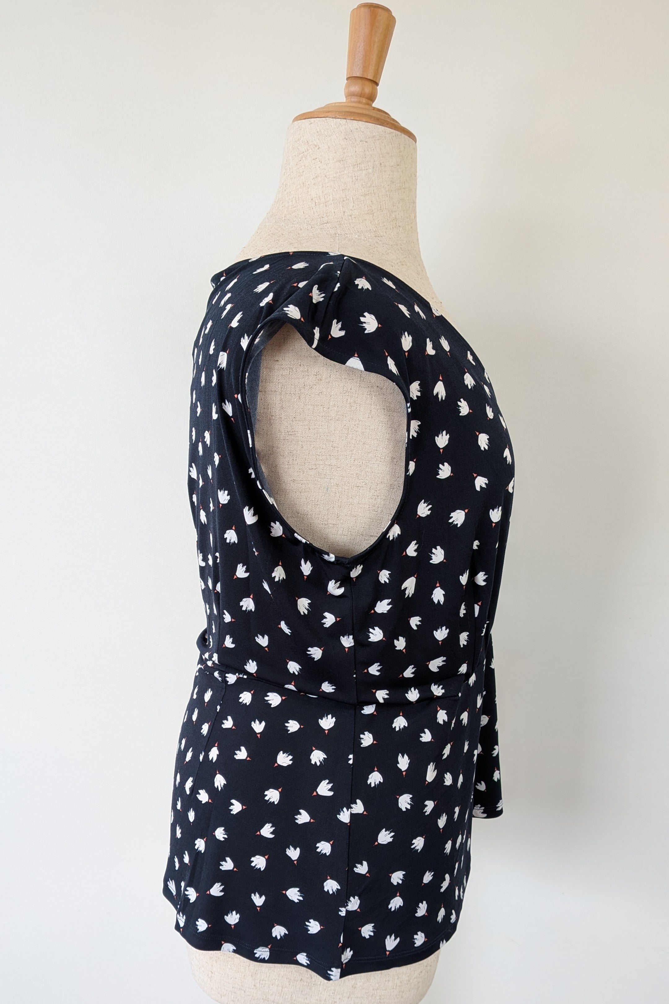 Basque Midnight Wrap Top Size 16 Brand New With Tags RRP $59.95