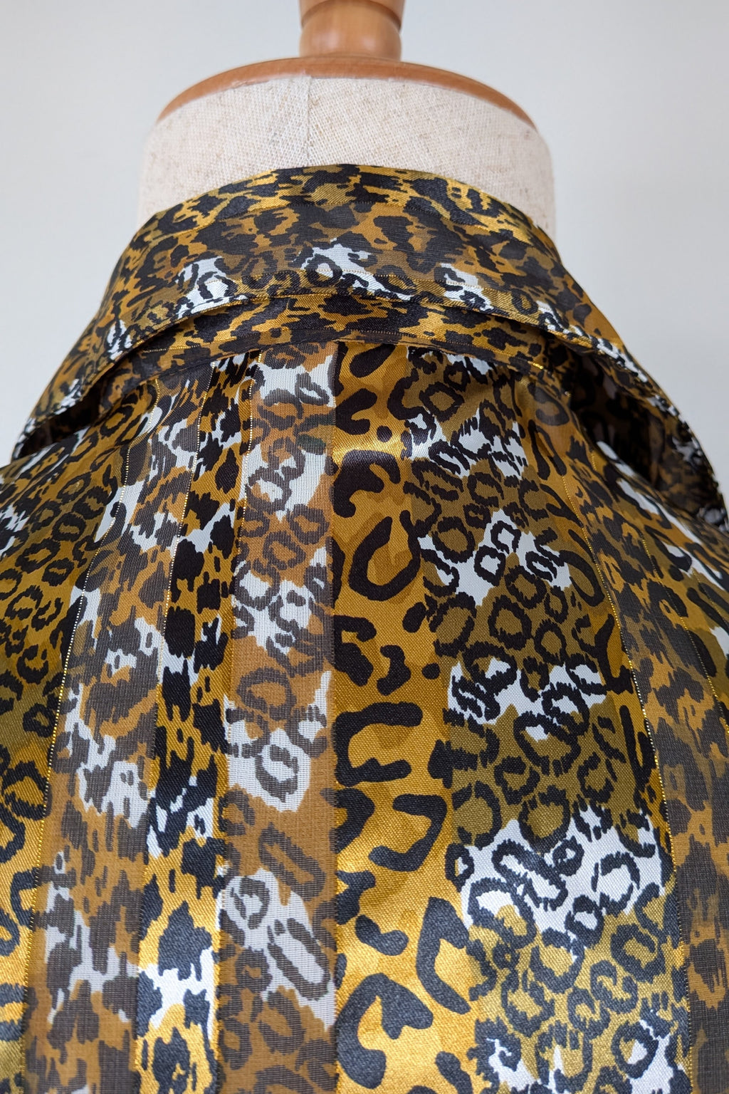Vintage 90s Talkabout Leopard Print Shirt Size L