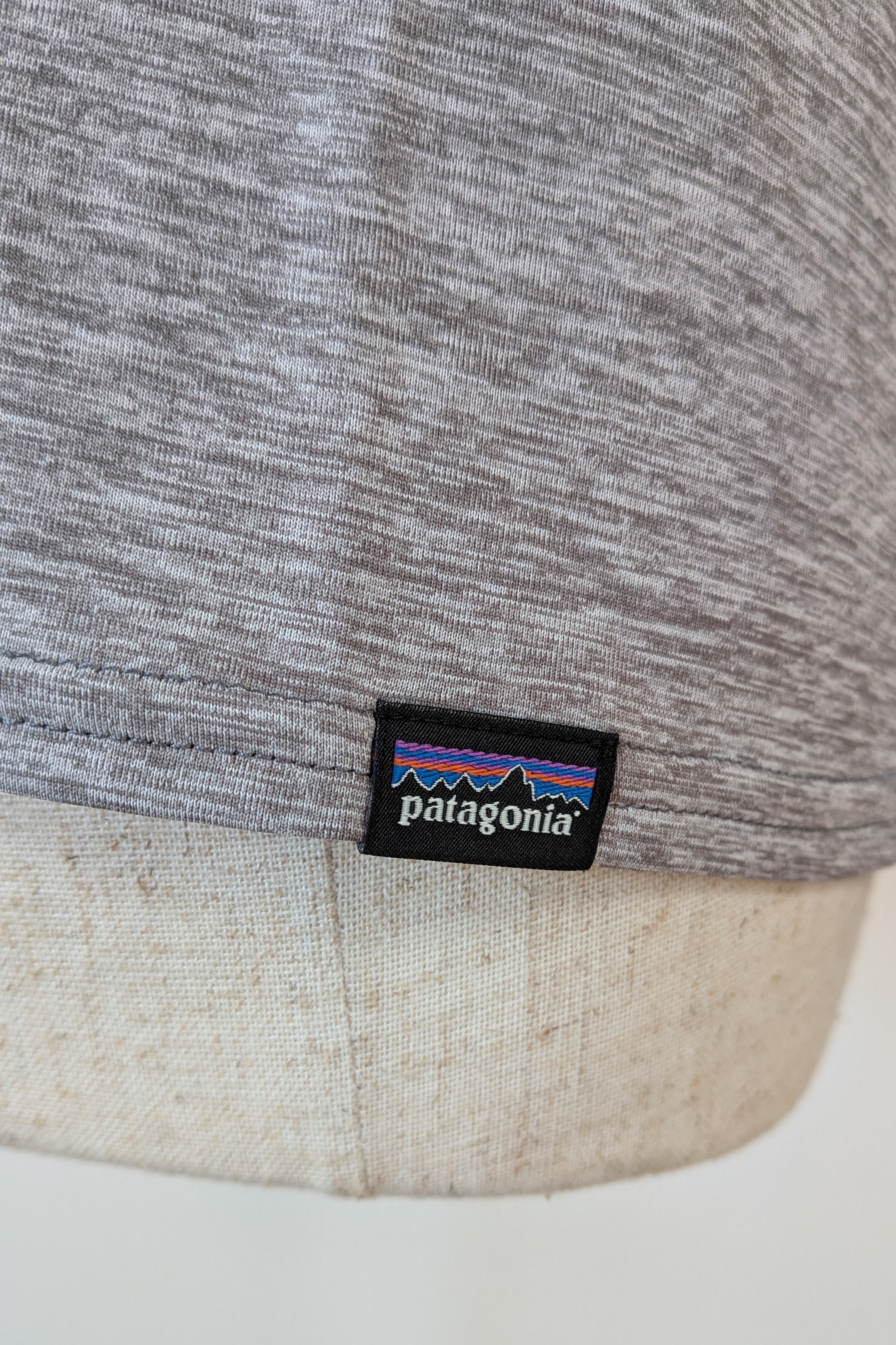 Patagonia Long Sleeved Capilene Cool Daily Graphic Shirt in Feather Grey Shirt Size XS Brand New With Tags RRP $79.95