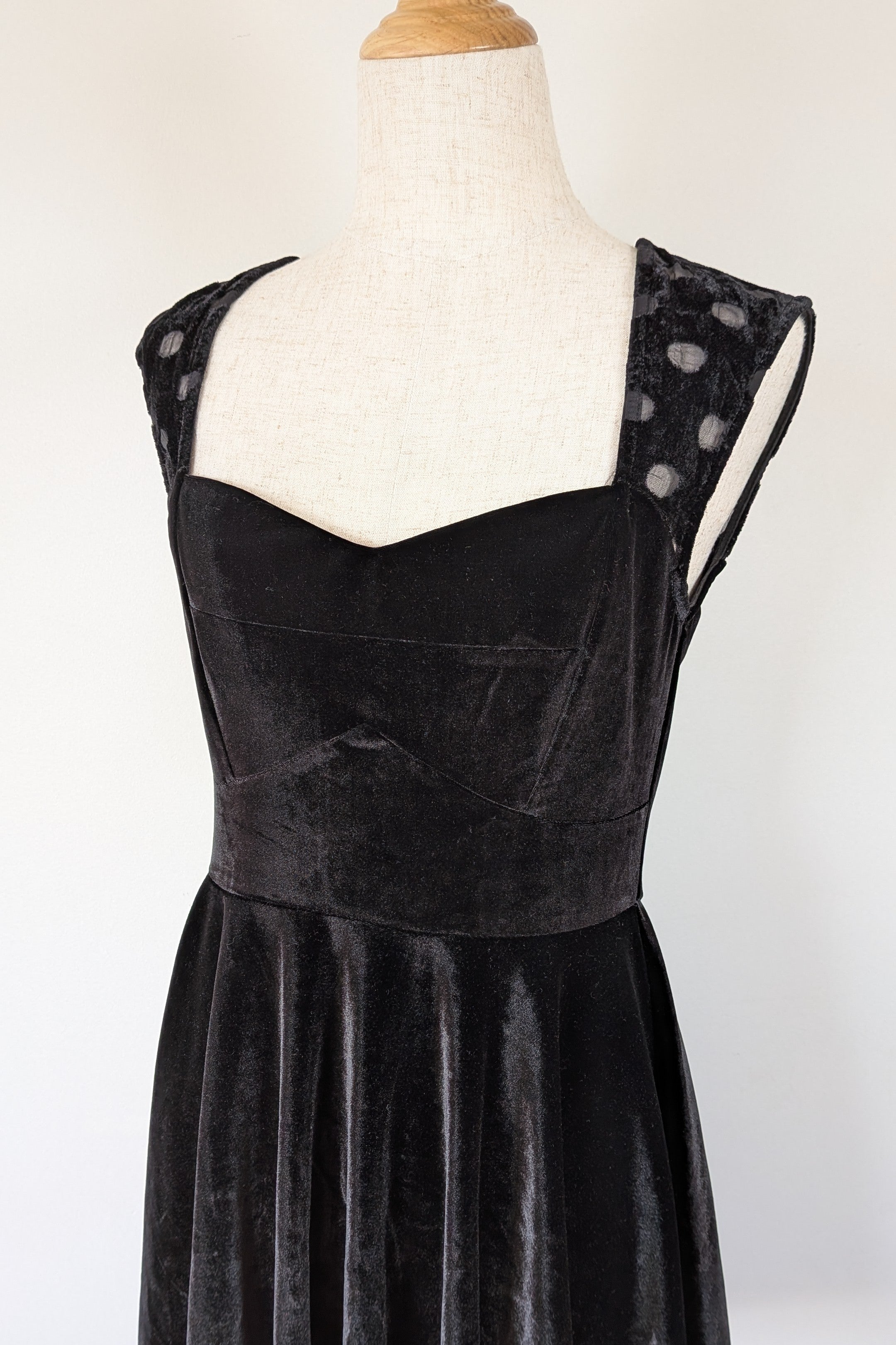 Quirky Circus Black Velvet Sweetheart Skater Dress Size 10