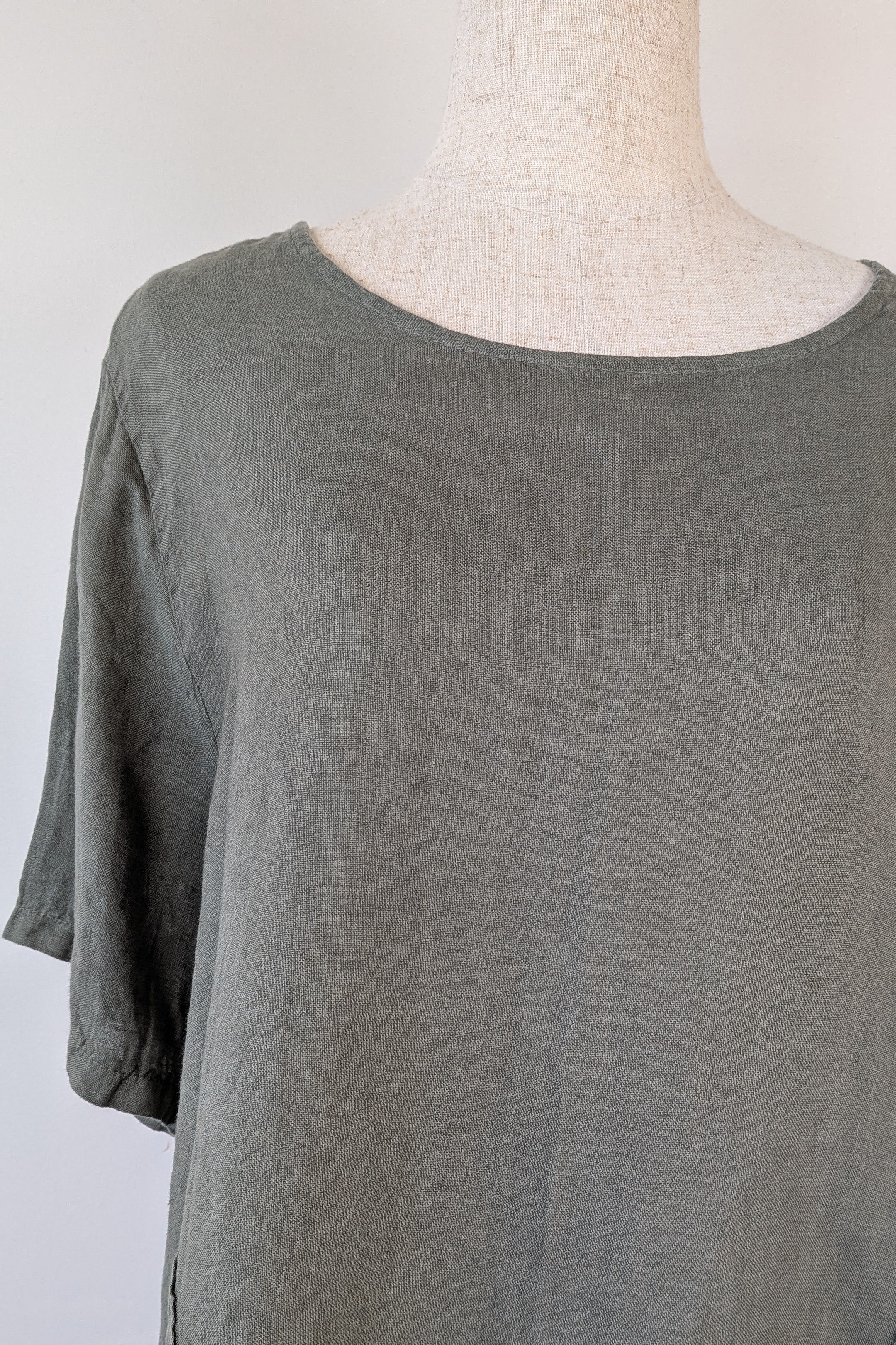 Dolce Vita Italian Linen Top in Khaki One Size