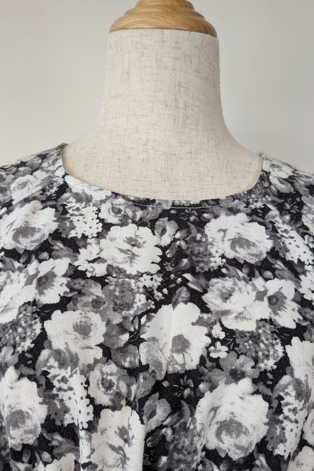 Veducci Linen Blend Floral Monochrome Dress Size 10
