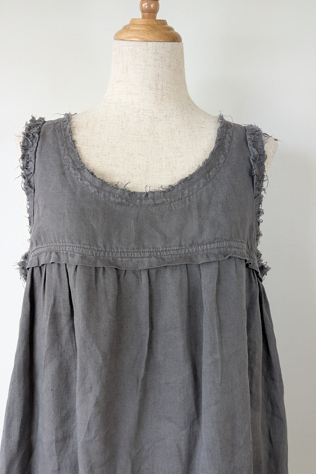 Montaigne Grey Pur Frayed Singlet Top in Linen Size S