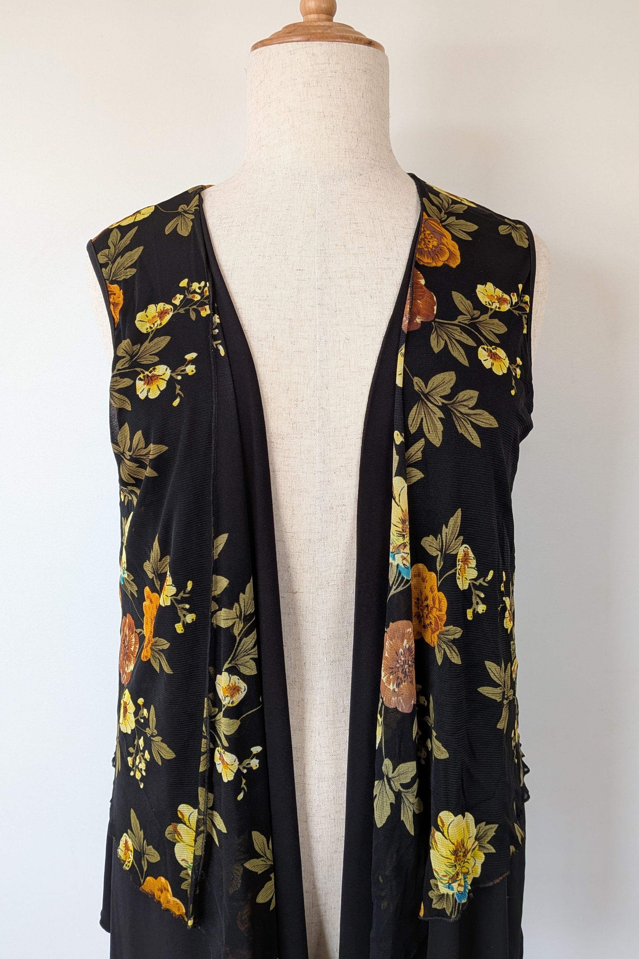 Veducci Yellow Floral Vest Cardigan Size 16 Brand New With Tags