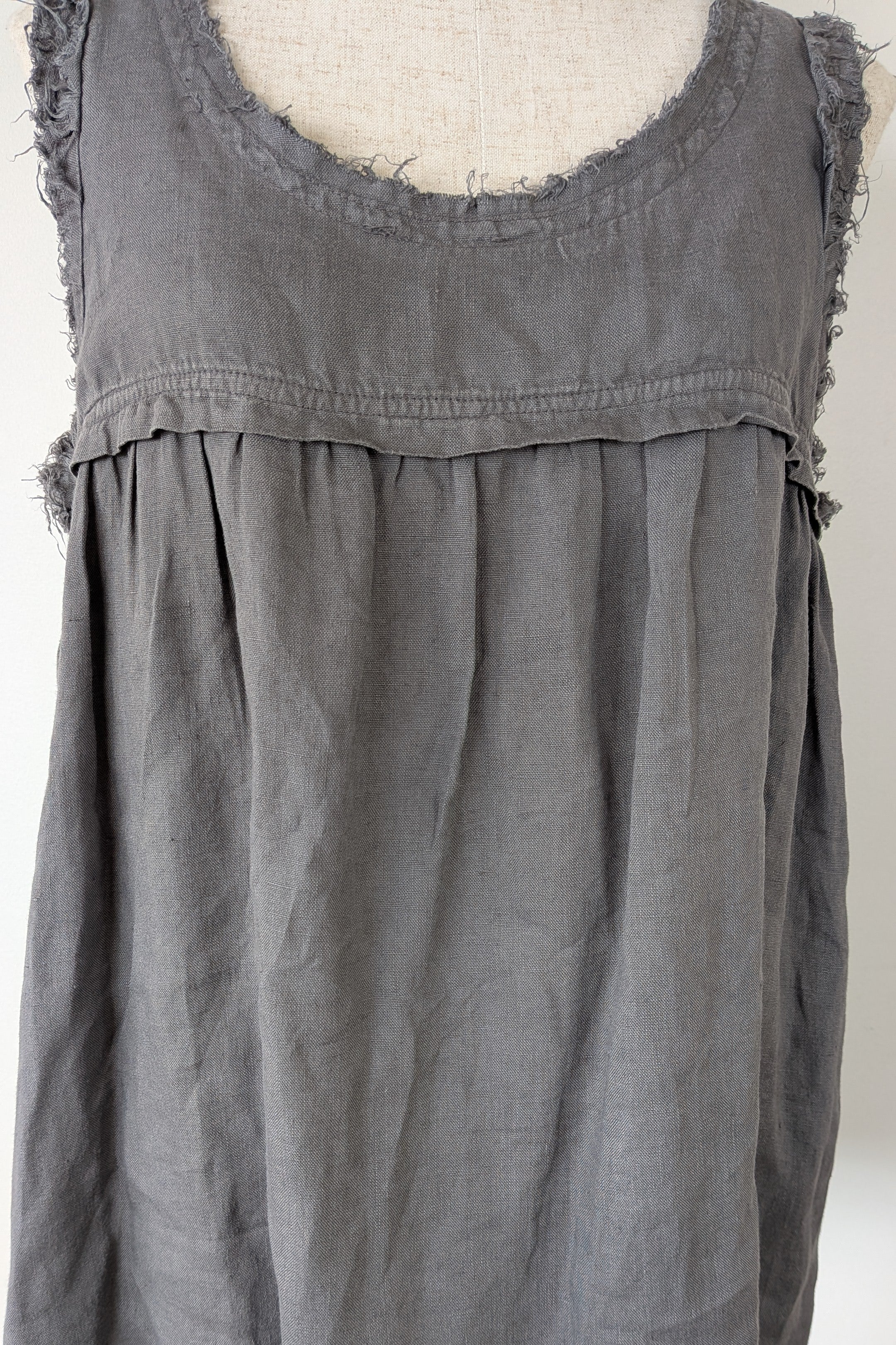 Montaigne Grey Pur Frayed Singlet Top in Linen Size S
