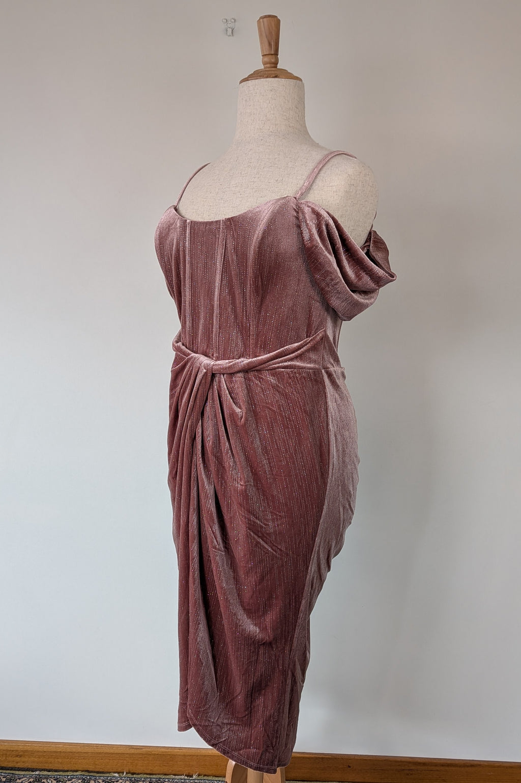 City Chic Jayla Cold Shoulder Velvet Rose Dress Size M