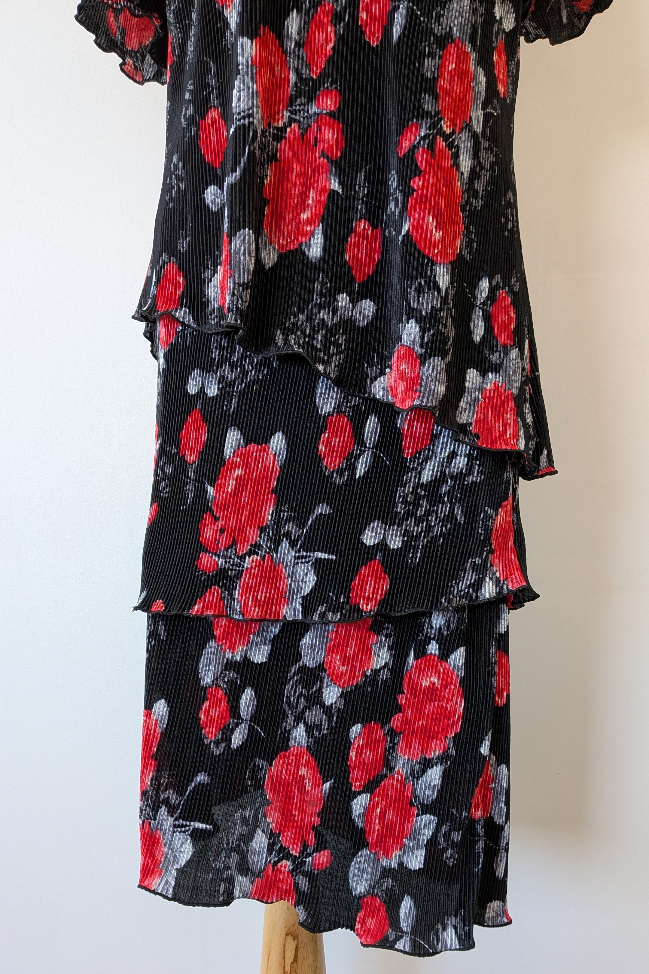 Noni B Short Sleeve Layer Crinkle Floral Dress Size 12 Brand New With Tags RRP $149.99