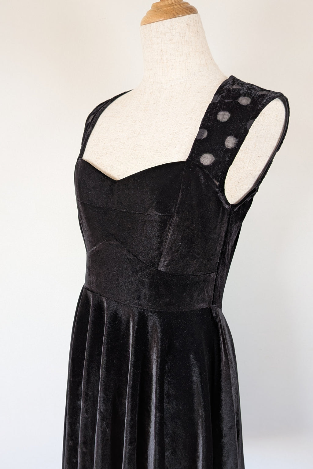 Quirky Circus Black Velvet Sweetheart Skater Dress Size 10