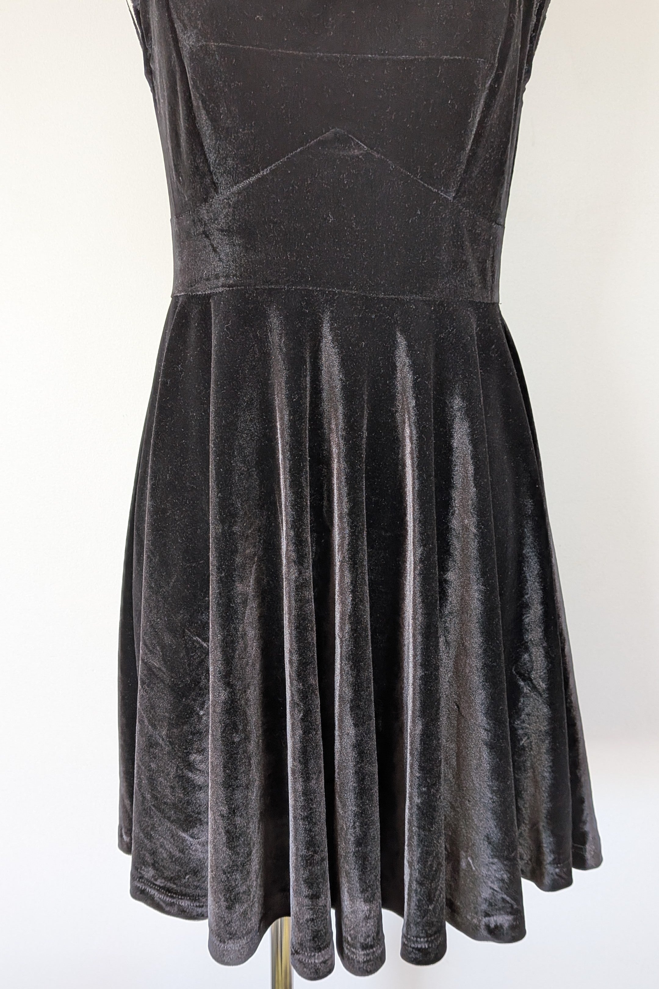 Quirky Circus Black Velvet Sweetheart Skater Dress Size 10