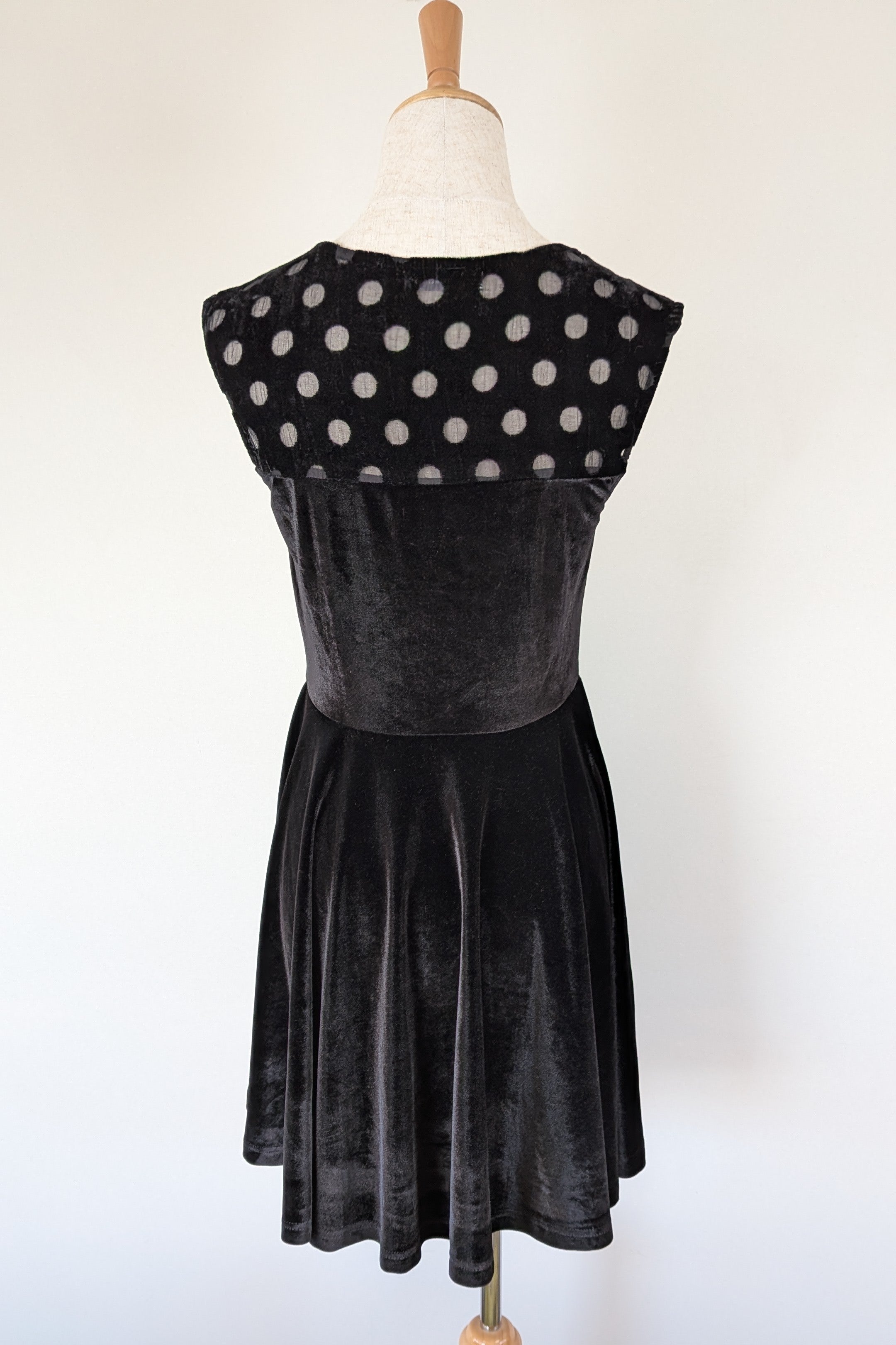 Quirky Circus Black Velvet Sweetheart Skater Dress Size 10