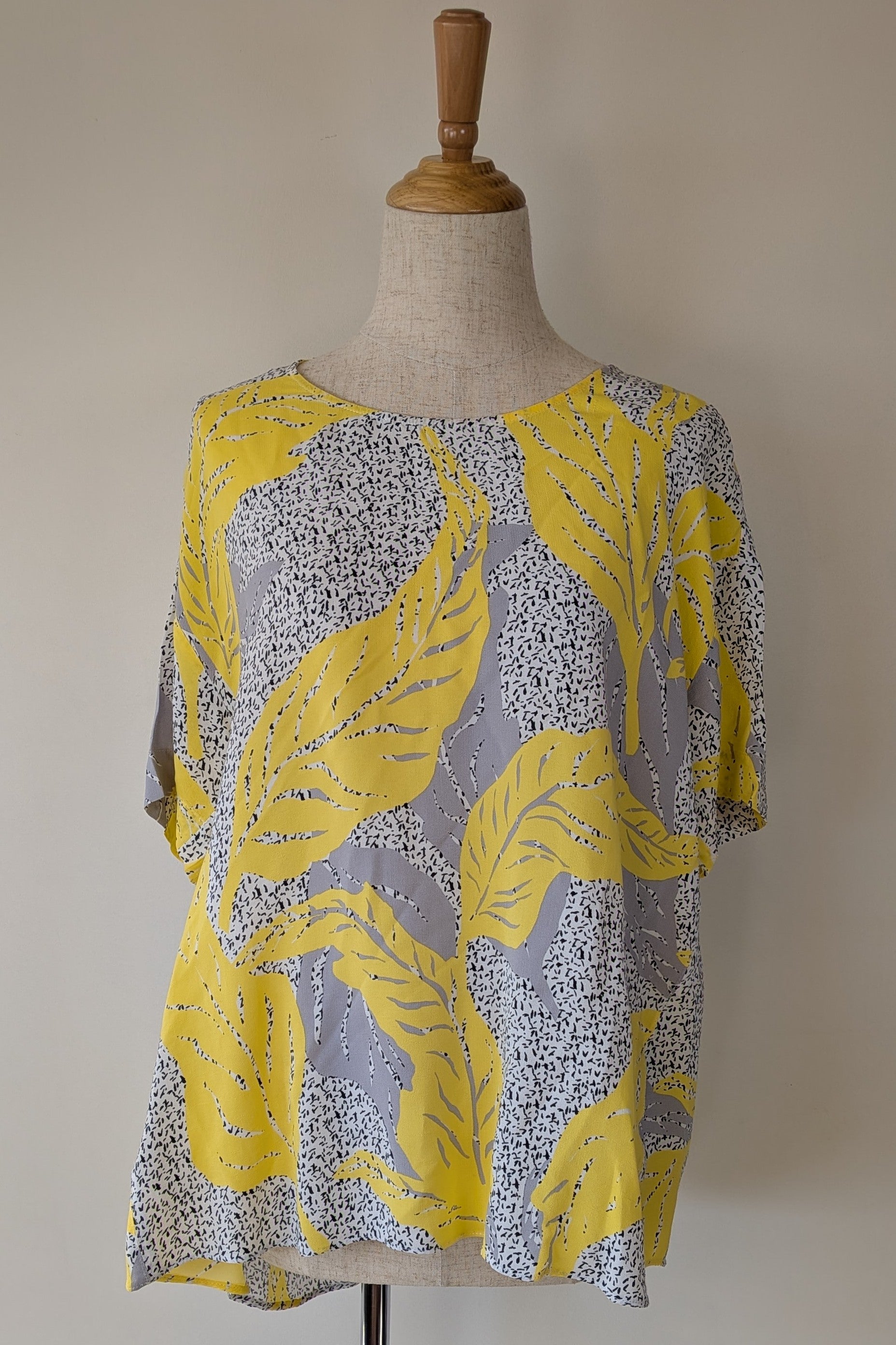 Country Road Tropical Print Woven Top Size M