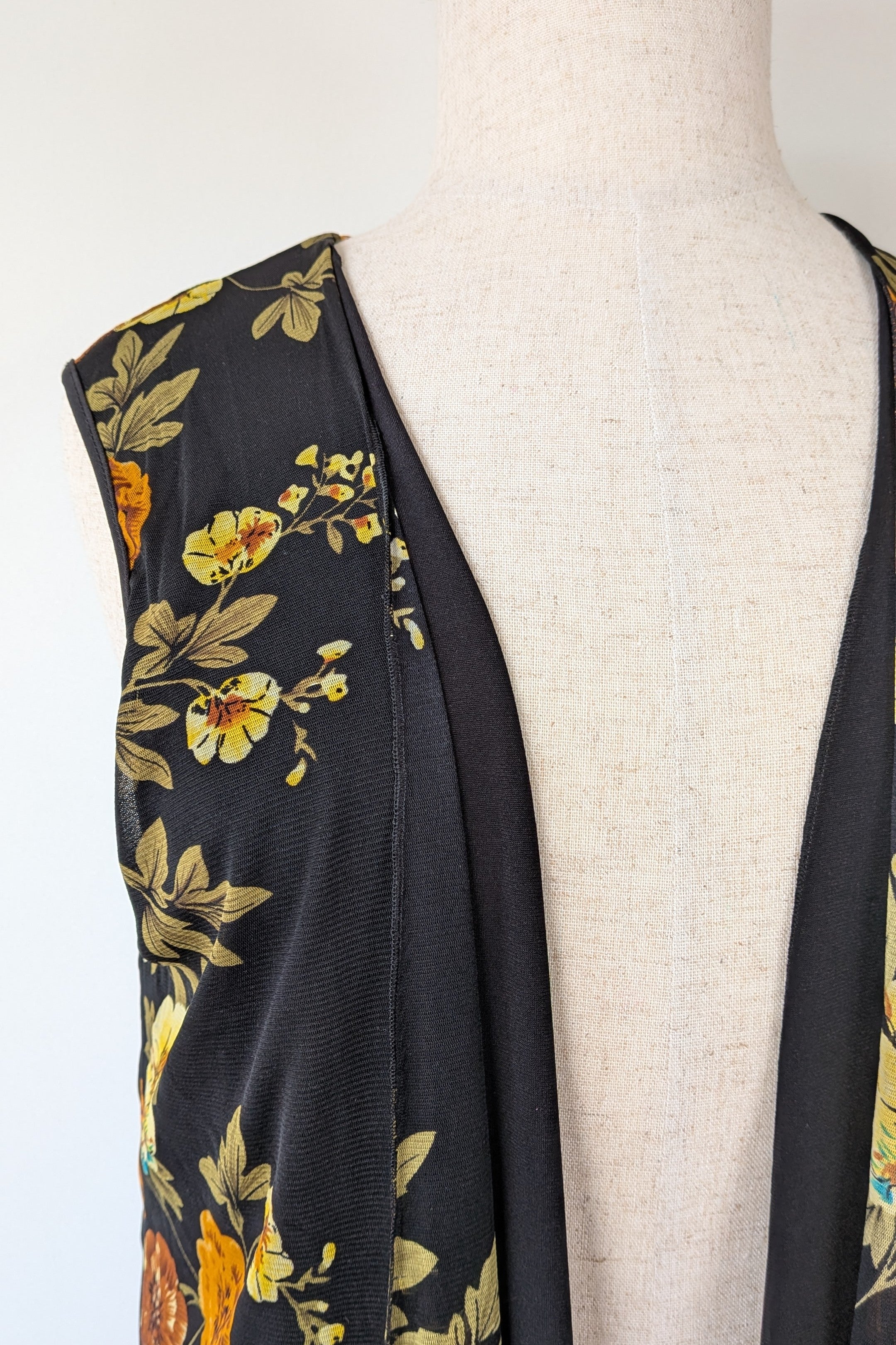 Veducci Yellow Floral Vest Cardigan Size 16 Brand New With Tags